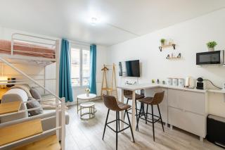 Best Deal! Modern studio in vibrant area only 5 minutes by walk to metro - central location - 1