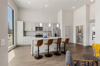 Luxury Loft Style Apartment - Austin - 8