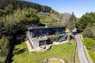 Charming 6-Bed Escape- Balconies & Panoramic Views - - 9