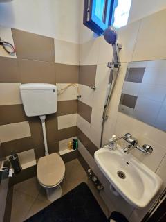 Hot Spot 2bdrm apartment 1 - 2