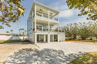 Shell Shack - New Luxurious Home - 2