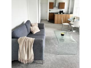 Riverside Modern One Bedroom Apartment - London - 1