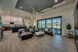 Ferienhaus in süd-west Cape Coral mit beheiztem Privatpool und Outdoorküche am Kanal - Cape Coral - 2