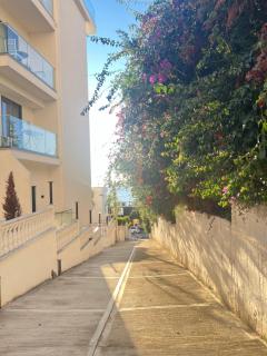 Casa Blanca Beachfront Apartament - Saranda - 9