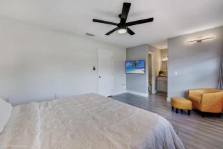 Spacious 4BR Miami Townhome with Communal Pool - 2