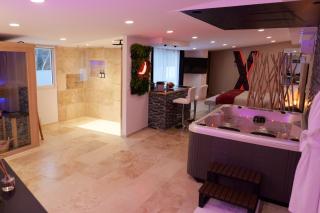 Loveroom de charme avec jacuzzi et sauna - 0