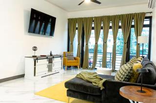 Chic and Cozy 2BR Apartment with Pool -Ironshore, Montego Bay - 7