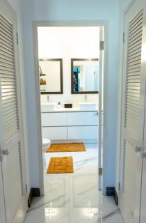 Chic and Cozy 2BR Apartment with Pool -Ironshore, Montego Bay - 1