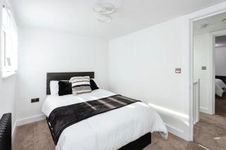 Spacious Stylish House Sleeps 12 in Central Tonbridge - 3