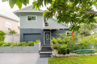 Artistic Retreat, King Suite with Private Balcony! - Delray Beach - 7