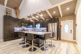 Artistic Retreat, King Suite with Private Balcony! - 7