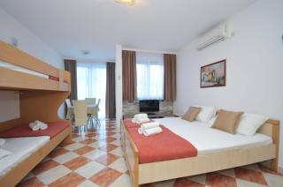 Charmante Wohnung in Centar mit französischem Balkon - Budua - 7