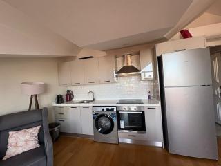 Unbeatable View, Cozy Penthouse with Terrace in Taksim Square - 7