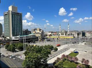 Unbeatable View, Cozy Penthouse with Terrace in Taksim Square - 0