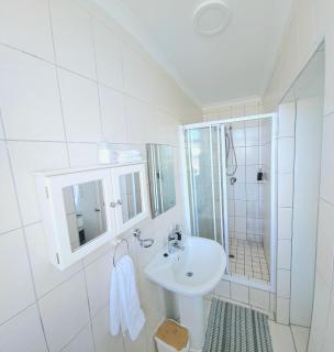 Spacious Beachside Apartment - Cape Town - 1