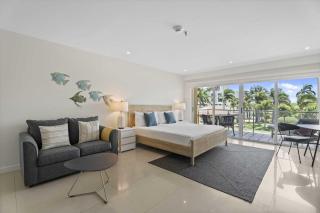 Beachfront - Superior View Studio condo - E225-1 - Palm-Eagle Beach - 2