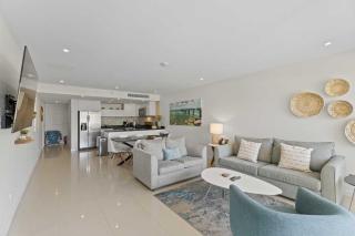 Beachfront - Superior View 3BR condo - E225 - Palm-Eagle Beach - 6