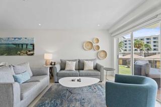 Beachfront - Superior View 3BR condo - E225 - Palm-Eagle Beach - 4