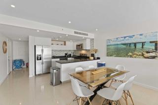 Beachfront - Superior View 3BR condo - E225 - Palm-Eagle Beach - 1