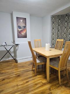 Three bedroom house with a park - 9