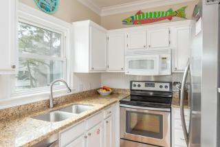 Shipwatch Beach House - Ocean Views! Shared Pool! - 1
