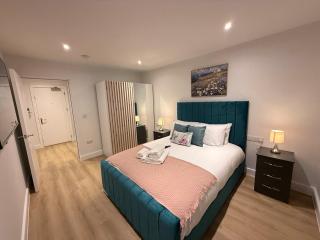 Sale Road Serviced Apartments Near Airport & Trafford Centre - Wythenshawe - 2