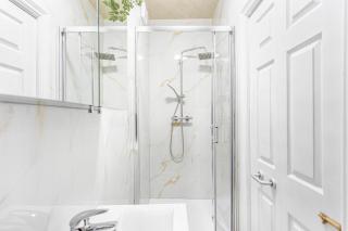Cozy House Sleeps 8 With Free Parking - 5