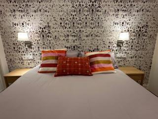 Stylish & Cozy 1BR Steps from Royal Palace | By Airnest - Madrid - 6