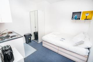 Cosy Central Coventry Budget Studio - 9
