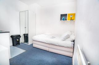 Cosy Central Coventry Budget Studio - 7