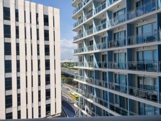 Cozy 1BR Azure Unit With Balcony - Manila - 6