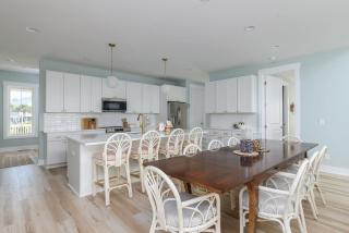 New Build, walking distance to pool and beach! Perfect location on Harbor Island! - 8