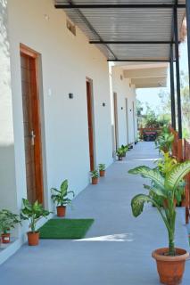 SPS EMPIRE HOME Stay - New Hampi - 6