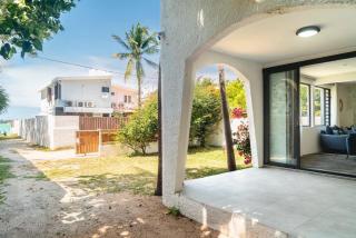 Lakaz House - 3 Bedroom Waterfront House - 4