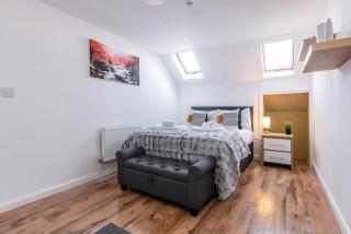 Spacious 5BR House in Central Derby, Near Amenities - Derby - 0