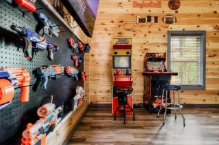 FUN Heated Pool Cabin - Walk To Parkway - Pigeon Forge - 2