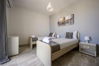 F11 Room 3, private Room two single beds shared bathroom in shared Flat - 8