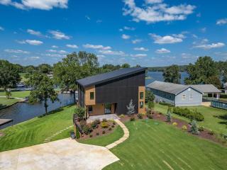 Lake Front Modern Mansion On Lake Oconee - Eatonton - 0