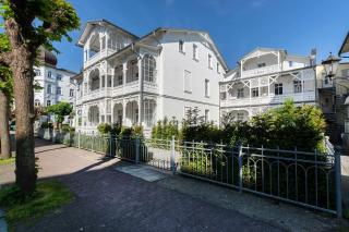 Villa Iduna Ferienwohnung No 1 - EG mit Balkon nach Osten - Binz - 1