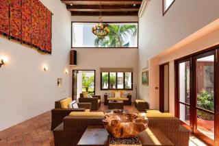 Luxury Apartment Private Pool & Rooftop Jacuzzi - 9