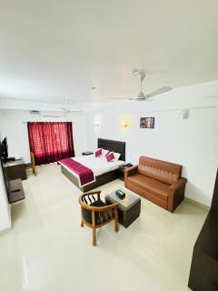 Royal international hotel - Trippapur - 7