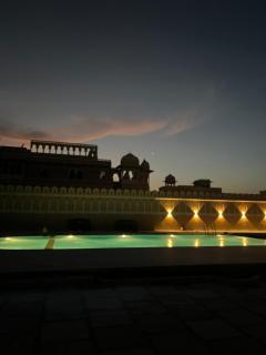 Mahendra Niwas - - 8