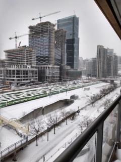 Downtown Toronto Condo, Free indoor parking with amazing view - 3