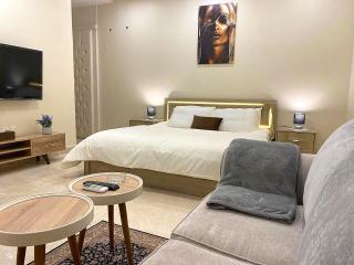 Studio with Master Bed and Side Session - Dschidda - 0
