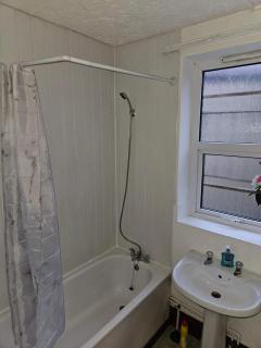 Self-Contained 1BR Flat with Free Parking & WiFi - Bristol - 3