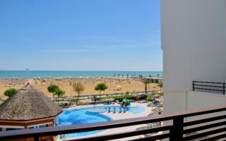 Trendy seafront apartment with terrace - 8