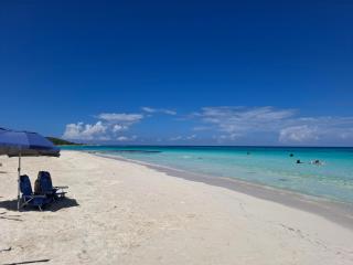 Beachside calm, Footsteps to the sand and sea - Silver Sands - 9