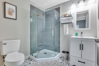Cozy Downstairs Unit w King bed, WIFI and Parking - Atlanta - 3