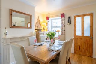 Fuzzy Duck Cottage - 3