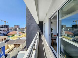 Modern & Vibrant 1 Bedroom City Apartment! - 8
